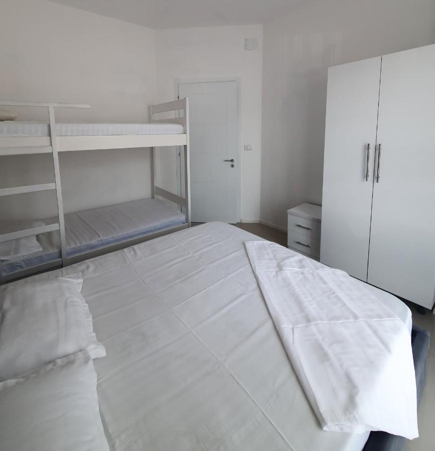 Low Cost Banesa Kosovare Shëngjin Buitenkant foto