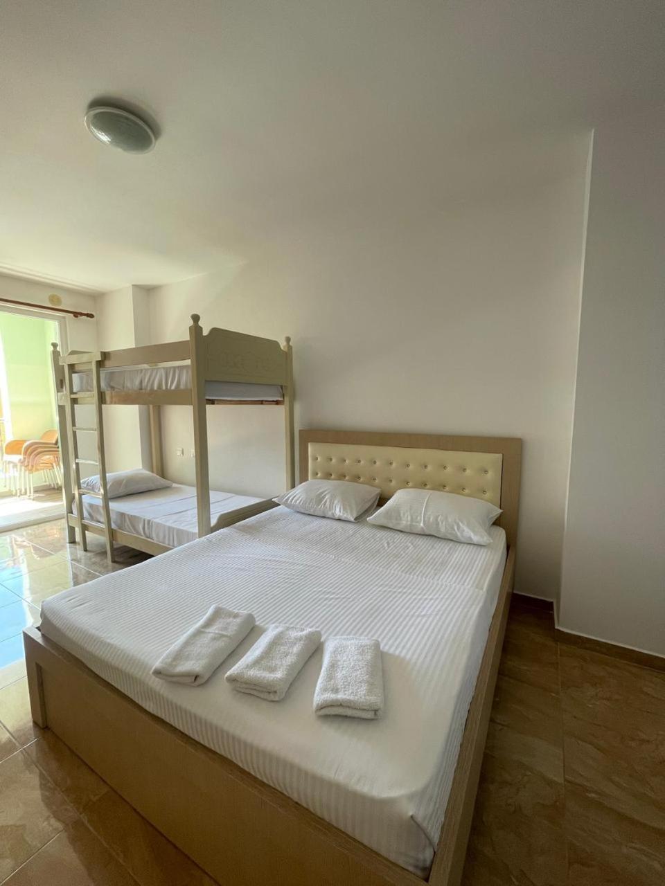 Low Cost Banesa Kosovare Shëngjin Buitenkant foto